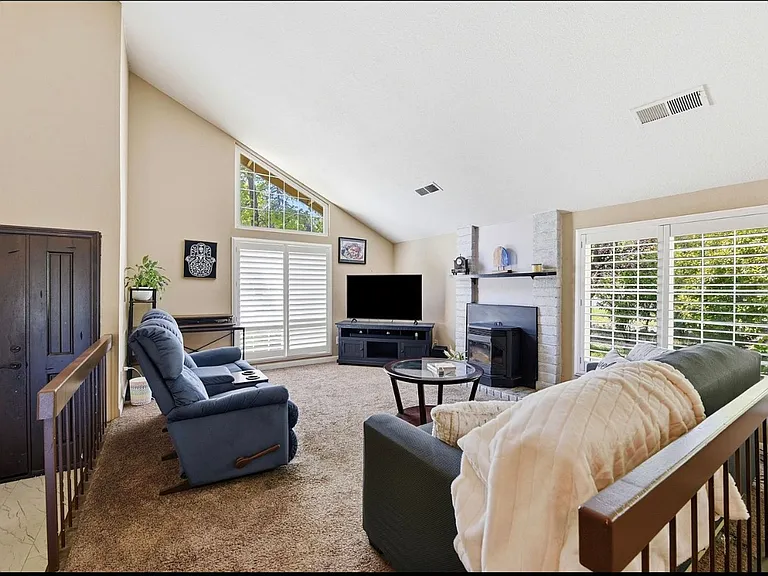 3283 Cambridge Rd — Photo 4