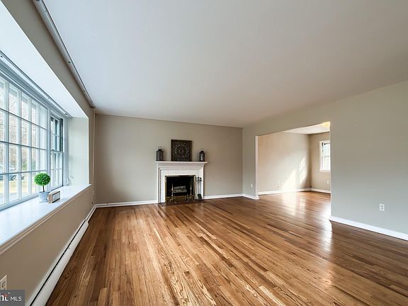 4th image of 1600 Tudor Pl