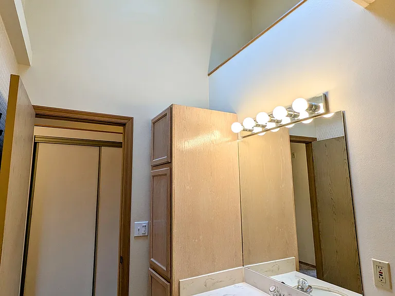 209 Spacious bathroom with skylight