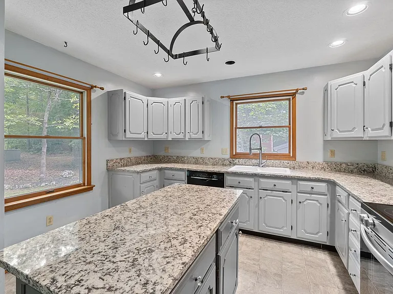 6 Cheyenne Ct — Photo 3