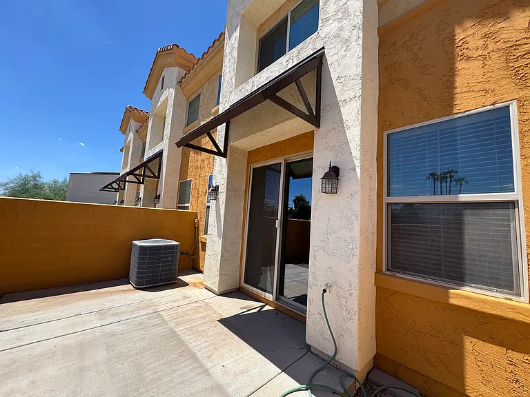 1115 E Cedar St — Photo 26