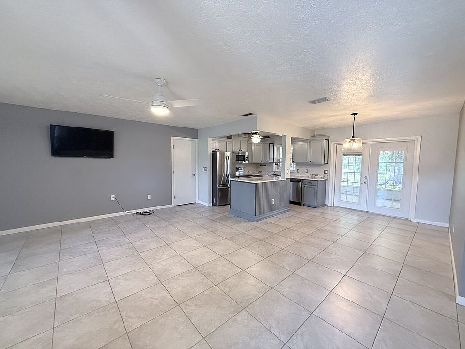 1st image of 8209 Pine Glen Rd
