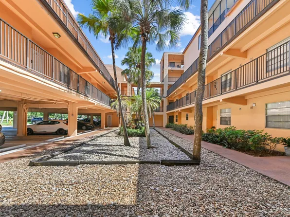 430 Commodore Drive #217, Plantation, FL 33325