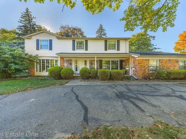 29981 Muirland Dr, Farmington Hills, MI 48334