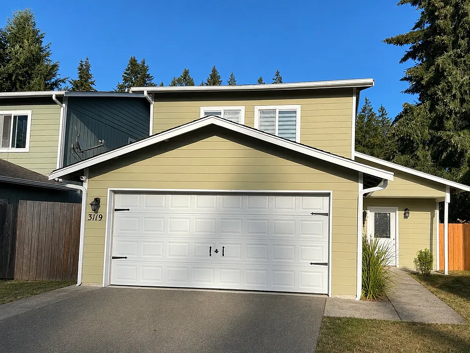 3119 Chive Pl SE