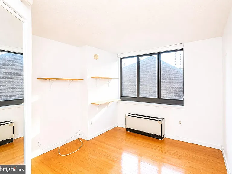 1420 Locust St #8B — Photo 7