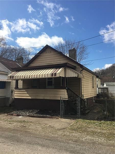2nd image of 1005 Custer St