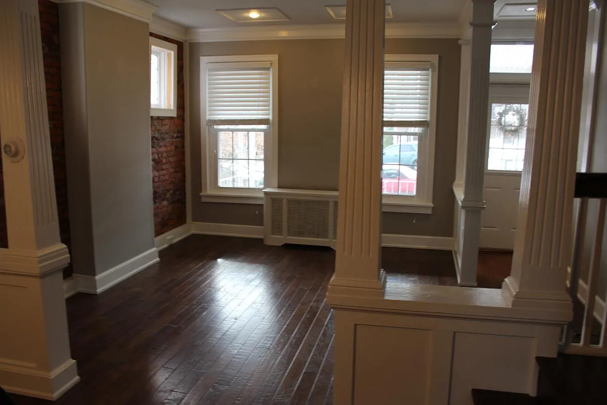 134 E 8th Avenue — Photo 3