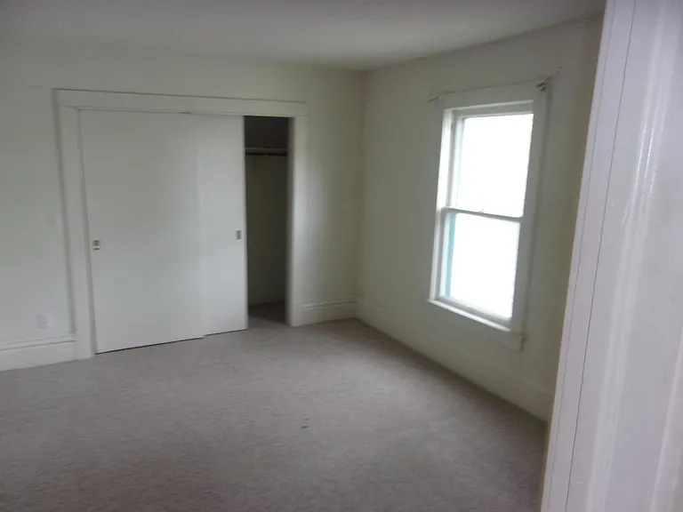 Bedroom 14' x 10'10"
with large closet