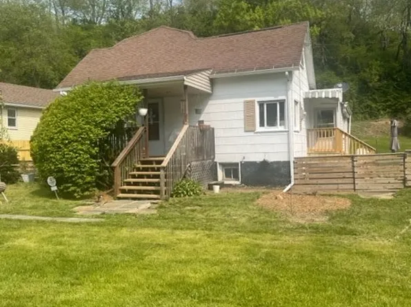 1927 Millerstown Rd, Tarentum, PA 15084