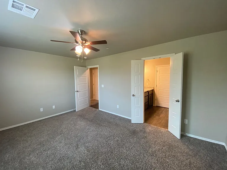 749 SW 14th St — Photo 21