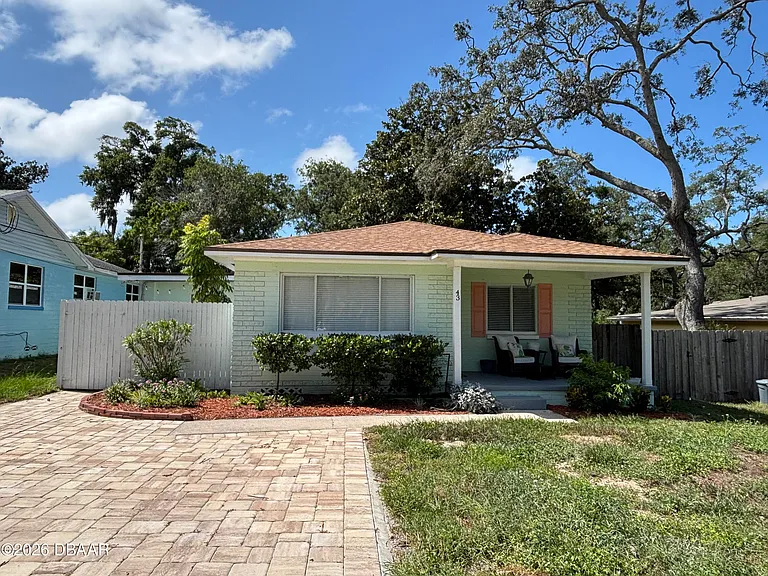43 Warwick Ave — Photo 1