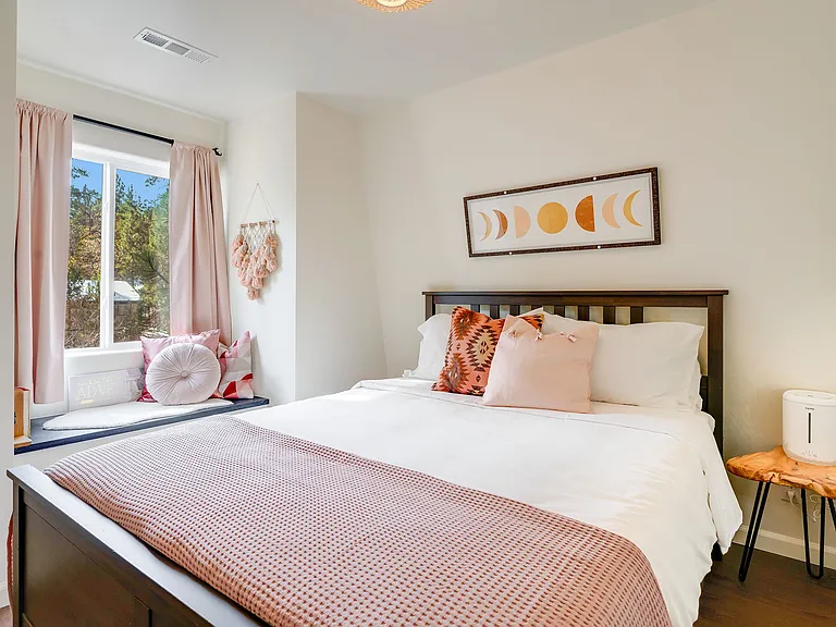 692 Santa Barbara Ave — Photo 16