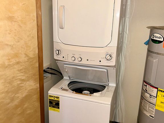 3rd image of 6518 SE Division St #2B-2Ba-948Sqft