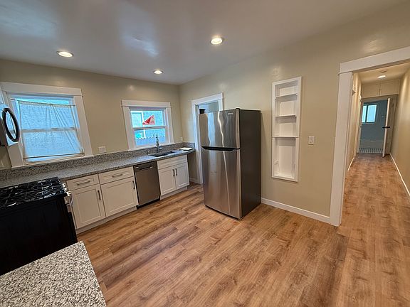 4th image of 2822 S Holt Ave