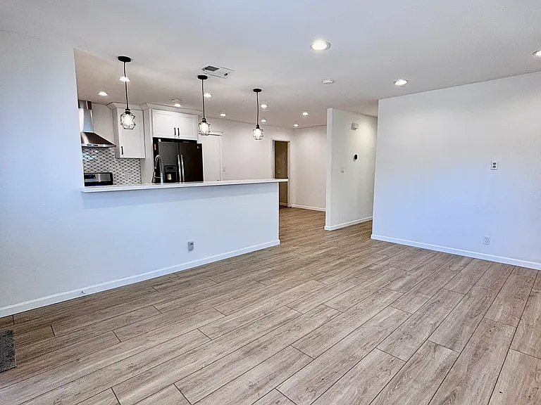 5009 Lyng Dr — Photo 7