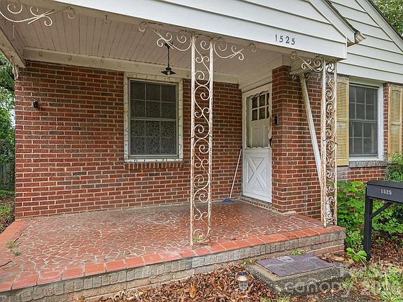 2nd image of 1525 Herrin Ave
