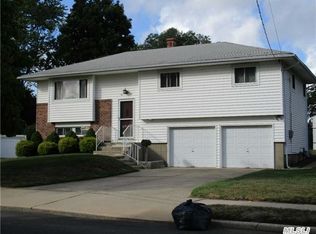 59 Crossway Dr, Deer Park, NY 11729