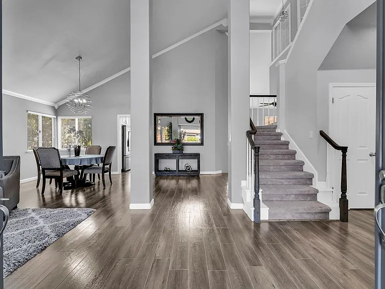 2435 Pinehurst Ct — Photo 4