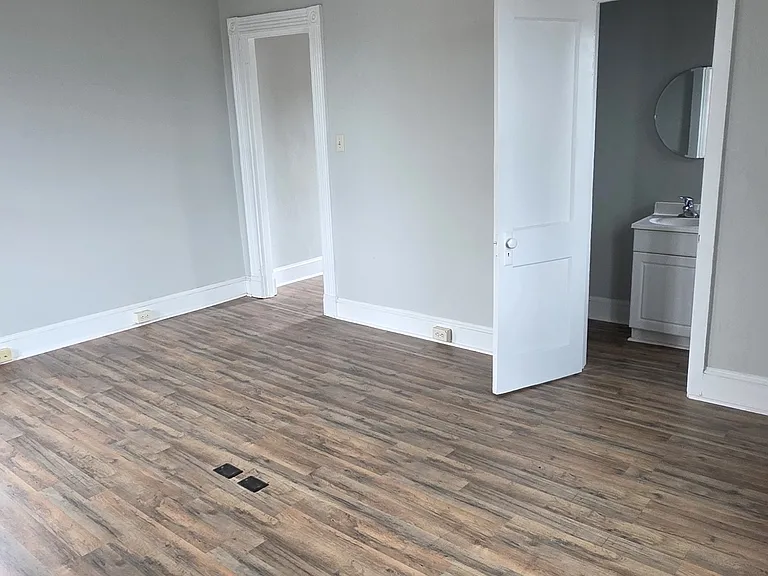 104 W Chestnut St #4 — Photo 7