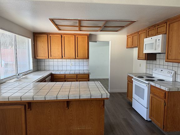 2nd image of 528 Klopping Ct