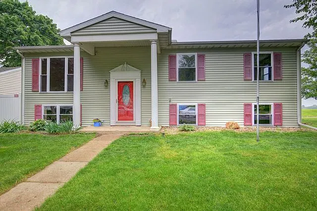 3111 W William St photo 1