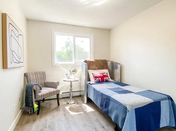 9911 85th Ave NW, Edmonton, AB T6E 2J7