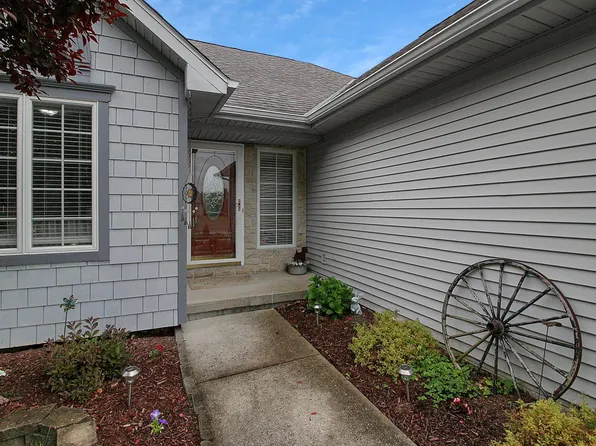 33 Bluegrass Dr SW, Pataskala, OH 43062