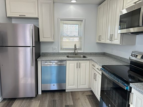 3rd image of 28530 Grayling Ave