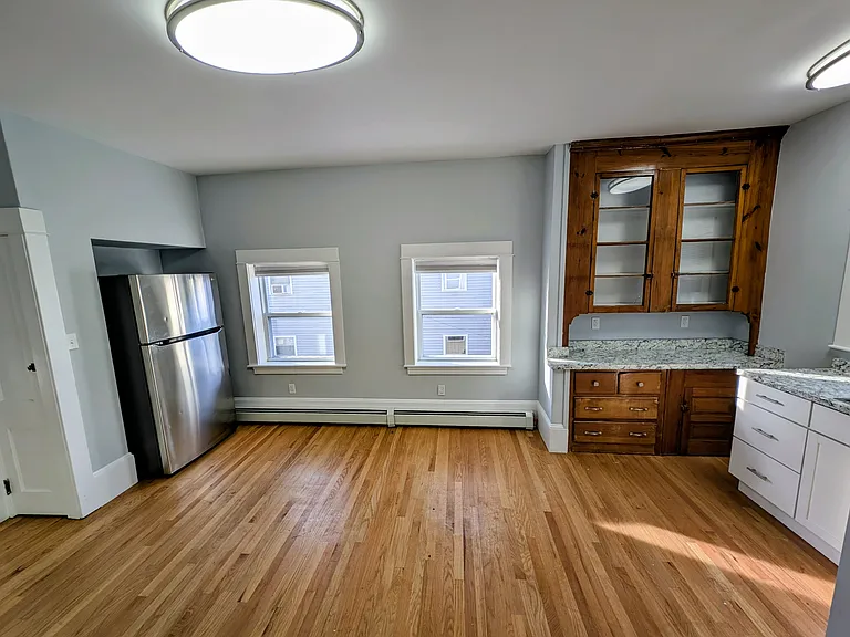 168 Waterman Ave — Photo 6
