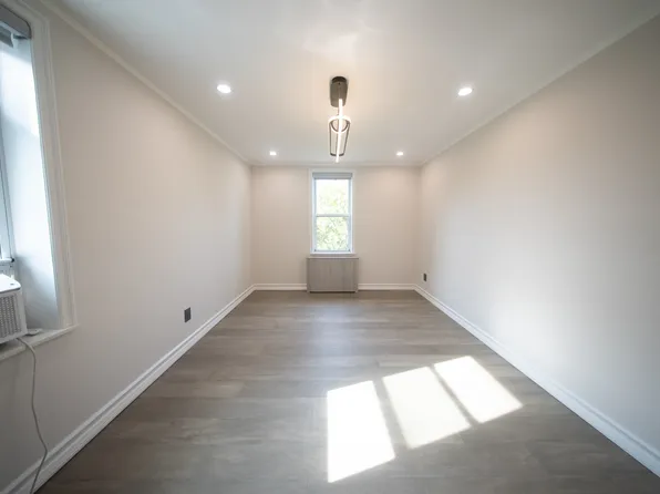 2531 East 7th Street image 22 of 37