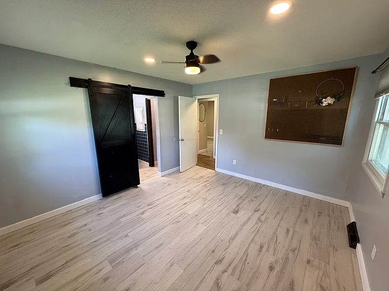 1307 W Berkeley St — Photo 1