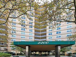 2200 N Central Rd APT 10J, Fort Lee, NJ 07024