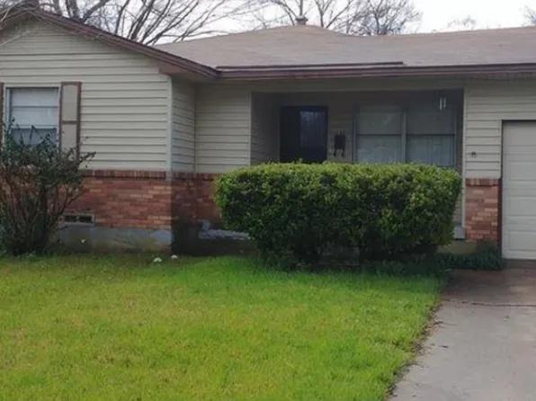 232 River Oaks Cir, Lancaster, TX 75146