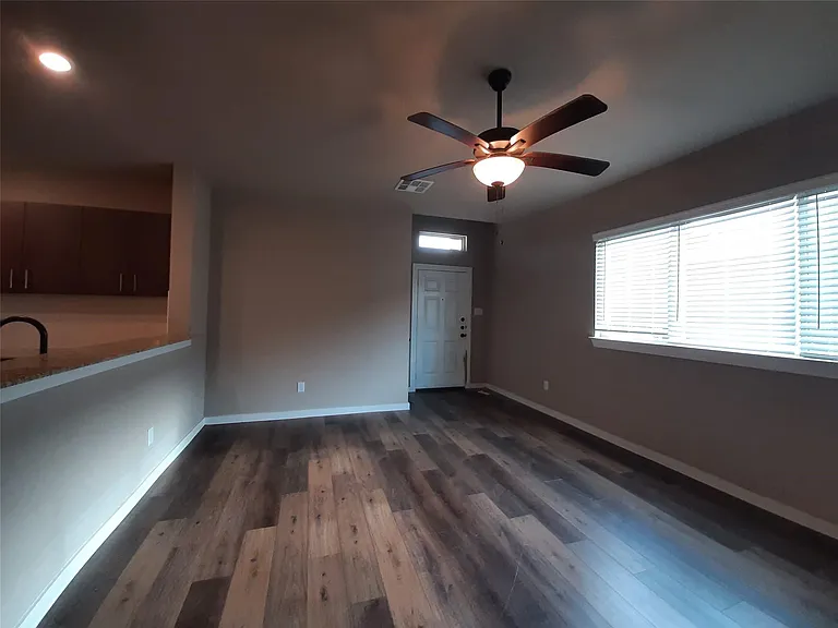 9733 Grosbeak Ln — Photo 5
