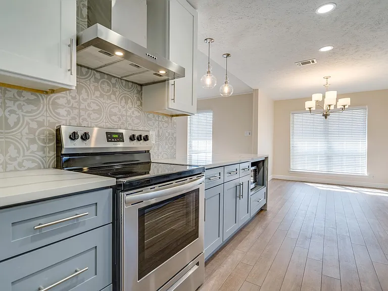1619 Chisolm Trl — Photo 27
