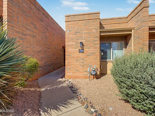 1364 W Desert Hills Dr, Green Valley, AZ 85622