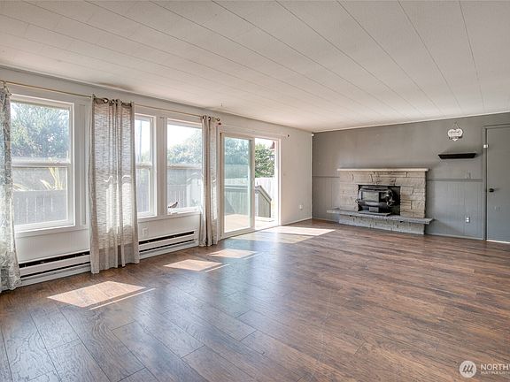 4th image of 516 Sand Dune Avenue SW