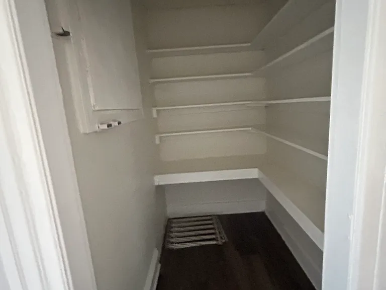 211 Walnut St #2R — Photo 3