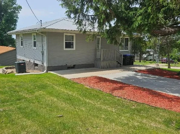 1517 2nd Ave, Belle Plaine, IA 52208