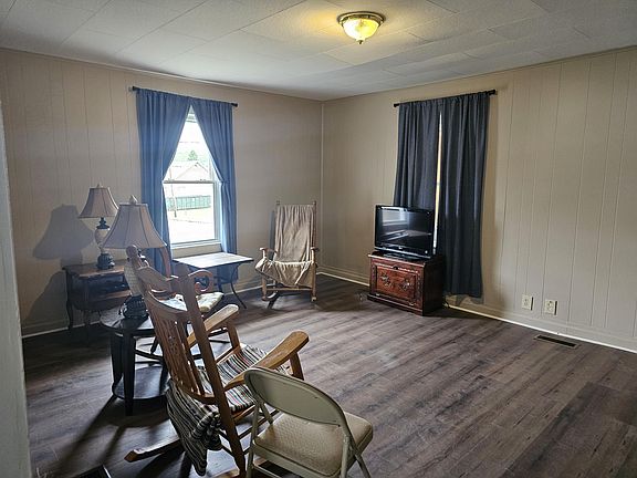 5th image of 430 Greenbrier Ave