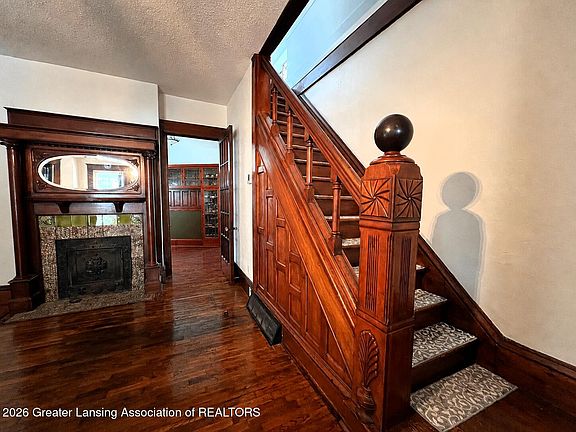 3rd image of 31 College St