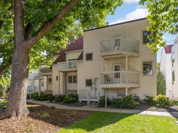 3012 Lake Shore Dr #B, Minneapolis, MN 55416