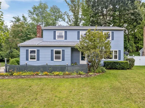 1182 Winhurst Dr, Akron, OH 44313