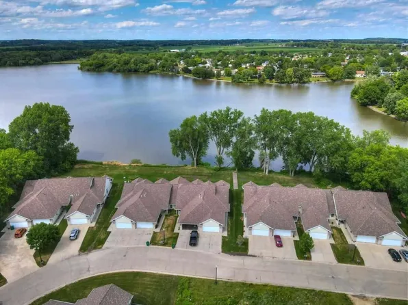718 Waters Edge Ct, Marshall, WI 53559