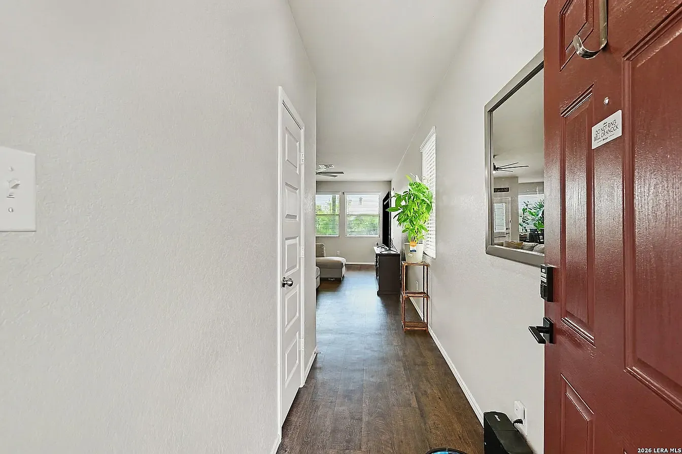 4 bed, 2212 sqft, $2,500 — Photo 4