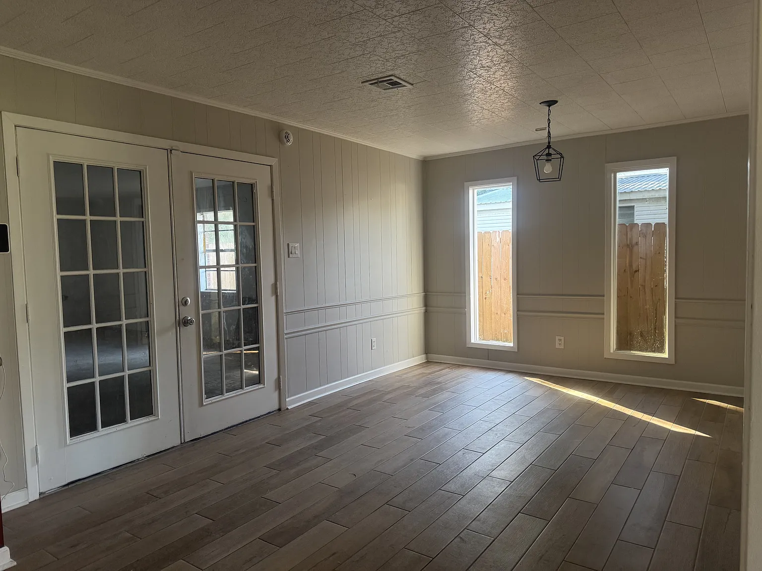 1028 Madeline Boulevard - 1 — Photo 3