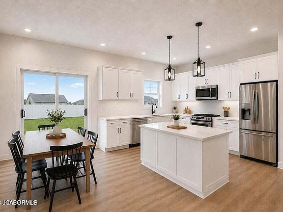 2nd image of 511 Songbird Ln