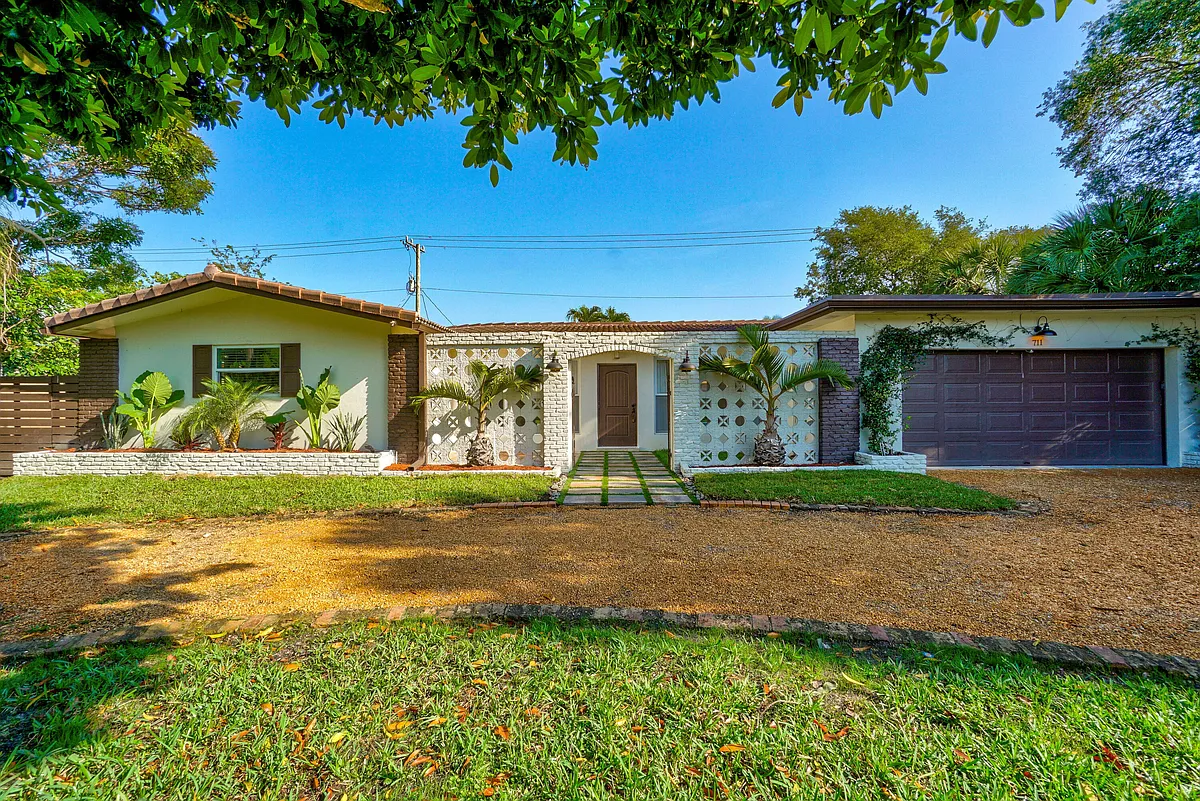Building Photo - 711 SW 25th Pl