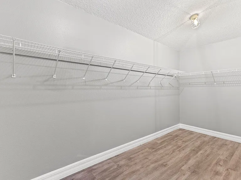 9307 Poplar Creek Ct — Photo 10